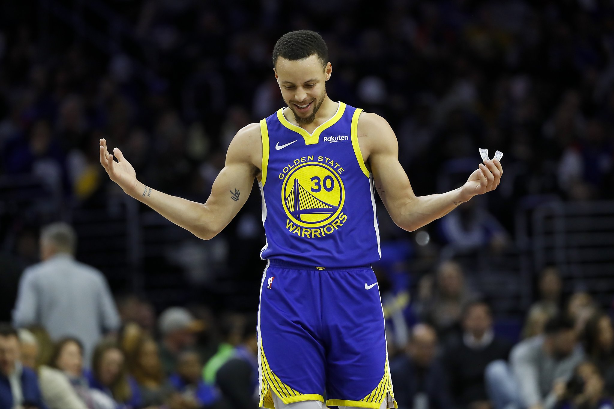 Stephen Curry steps up, Warriors halt mini-skid with win ...