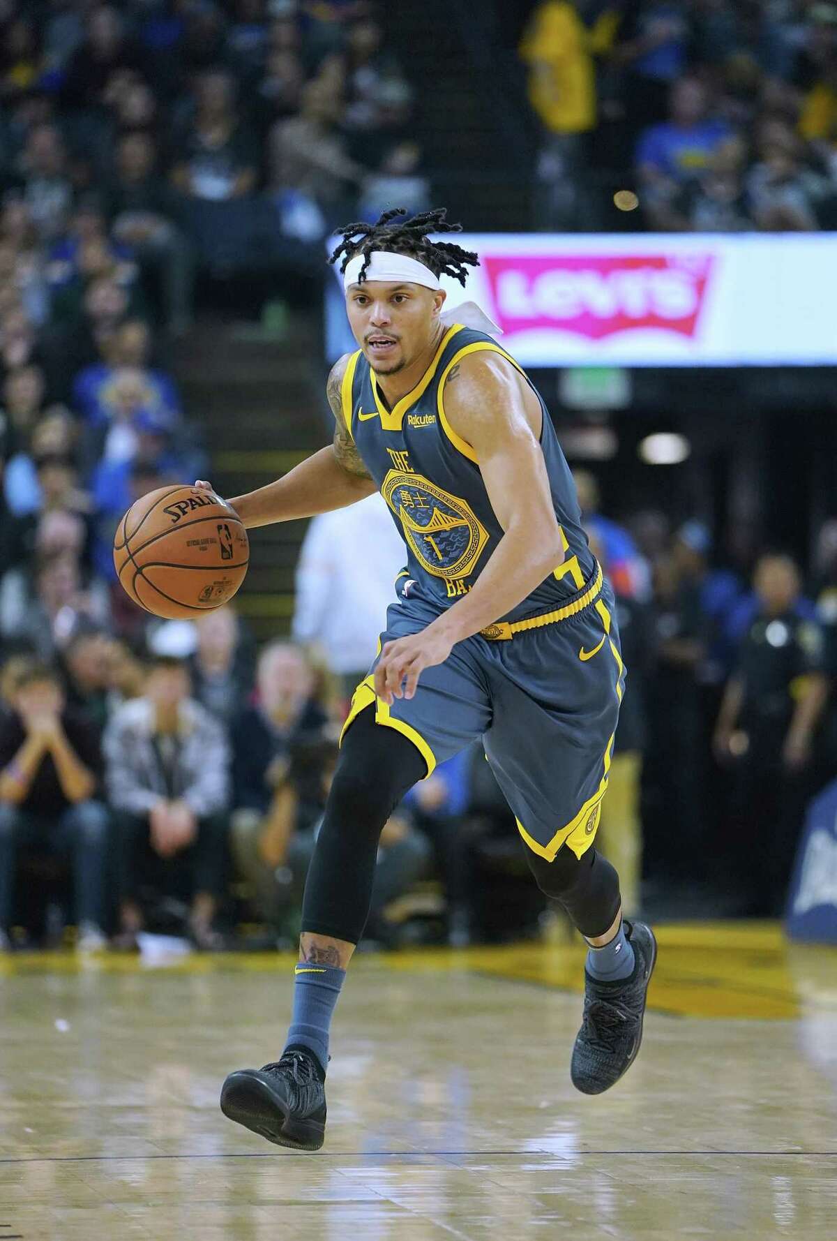 OAKLAND, CA - NOVEMBER 21: Damion Lee #1 of the Golden State Warriors dribbles the ball against the Oklahoma City Thunder during an NBA basketball game at ORACLE Arena on November 21, 2018 in Oakland, California. NOTE TO USER: User expressly acknowledges and agrees that, by downloading and or using this photograph, User is consenting to the terms and conditions of the Getty Images License Agreement. (Photo by Thearon W. Henderson/Getty Images)
