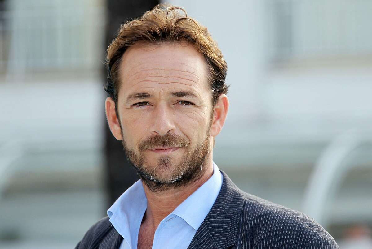 (FILES) In this file photo taken on October 05, 2010 Actor Luke Perry poses during the TV series photocall "Goodnight for Justice" during the 26th edition of the five-day MIPCOM, on October 5, 2010 in Cannes. - Actor Luke Perry, who starred in the hit 1990s television series "Beverly Hills, 90210," died on March 4, 2019 at the age of 52 after suffering a massive stroke, his agent said.