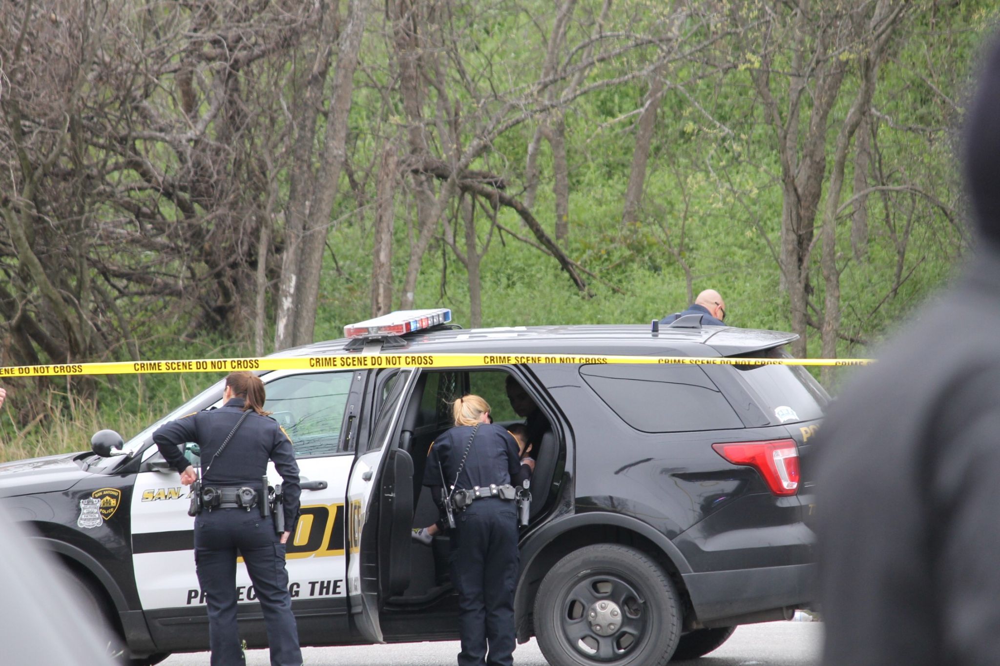 San Antonio police shoot, kill robbery suspect accused of opening fire ...