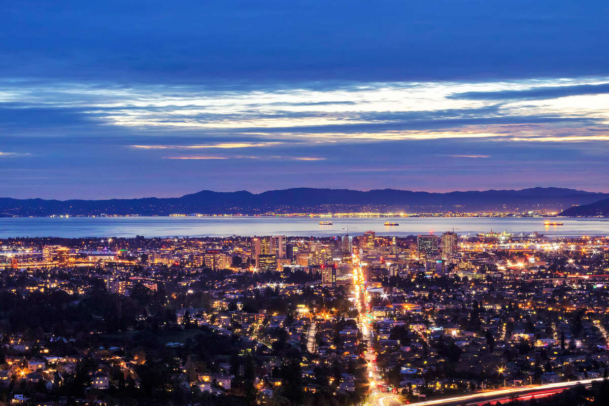 Berkeley's Skyglass House: modern luxury and a four bridge view