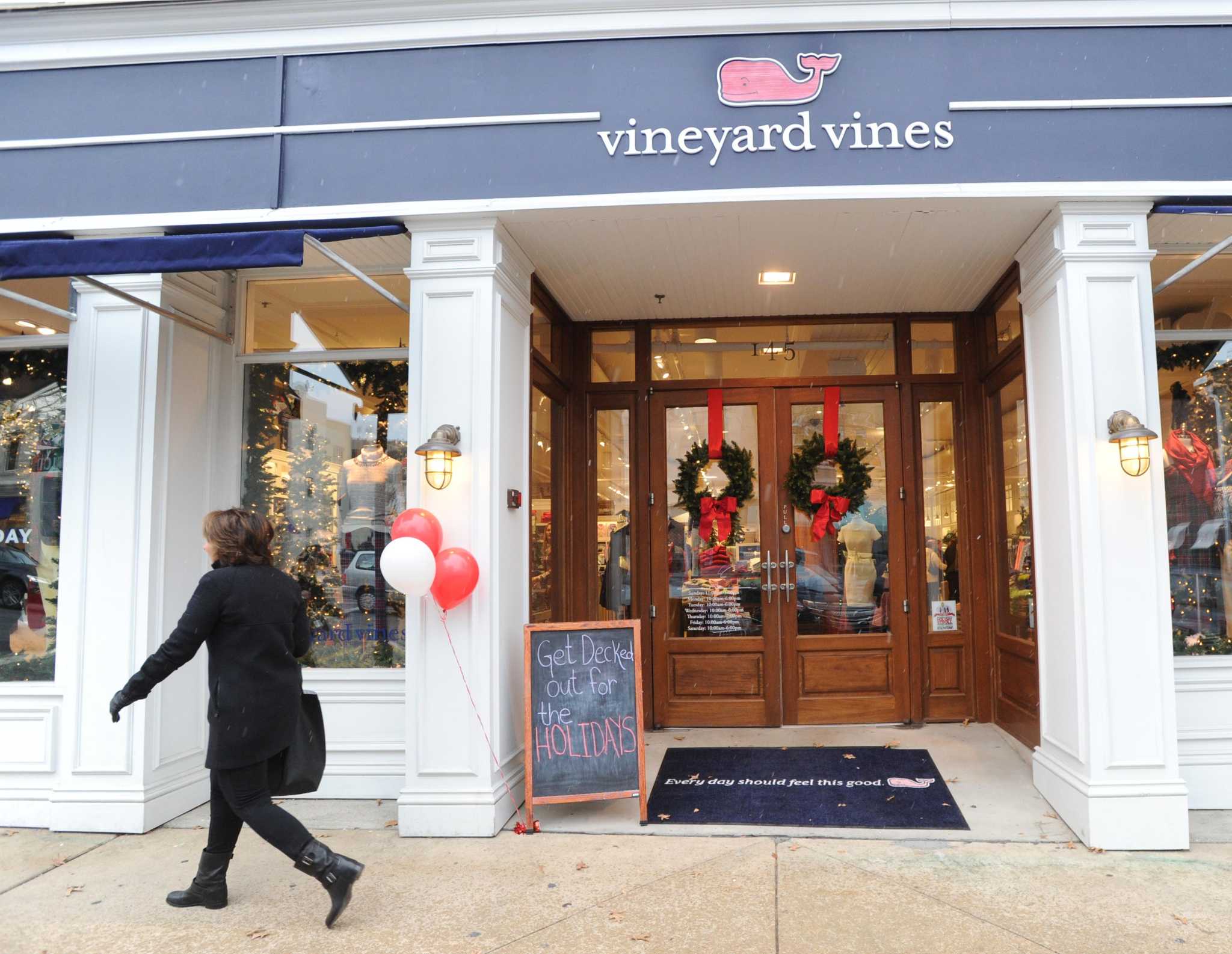 JPMorgan Opens a Vineyard Vines Pop-up Store at Its NYC HQ