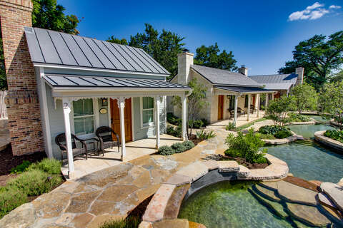 Fredericksburg Lodging Makes Perfect Base For Exploring Texas Wine