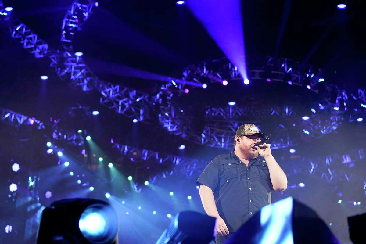 Luke Combs brings the hits to RodeoHouston debut