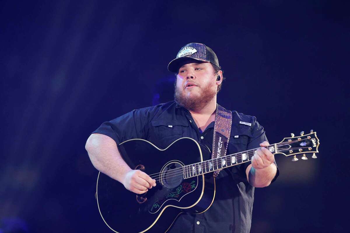 Luke Combs brings the hits to RodeoHouston debut