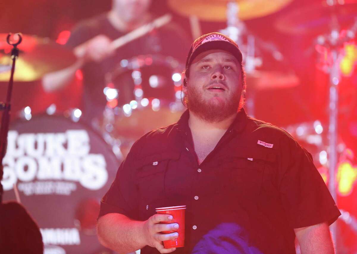 Luke Combs brings the hits to RodeoHouston debut