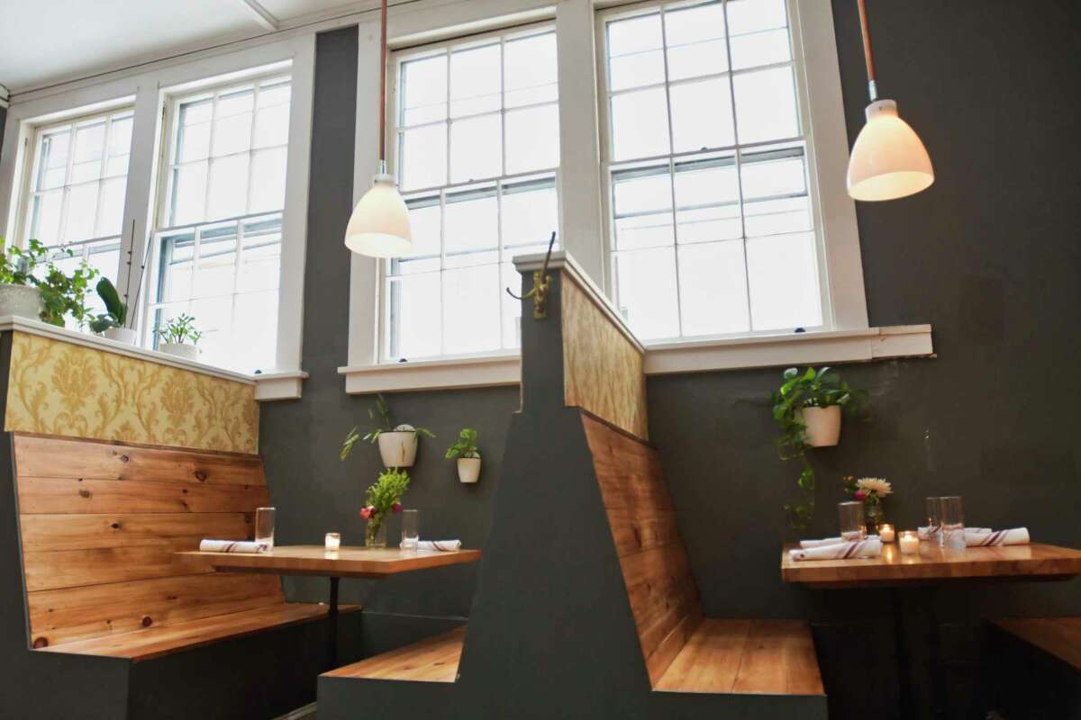 Restaurant review Plumb Oyster Bar in Troy