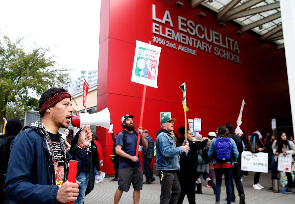 School teachers continue to picket in front La Escuelita Elementary and Metwest High schools despite a tentative agreement that has been reached in the teachers strike in Oakland, Calif. on Friday, March 1, 2019.