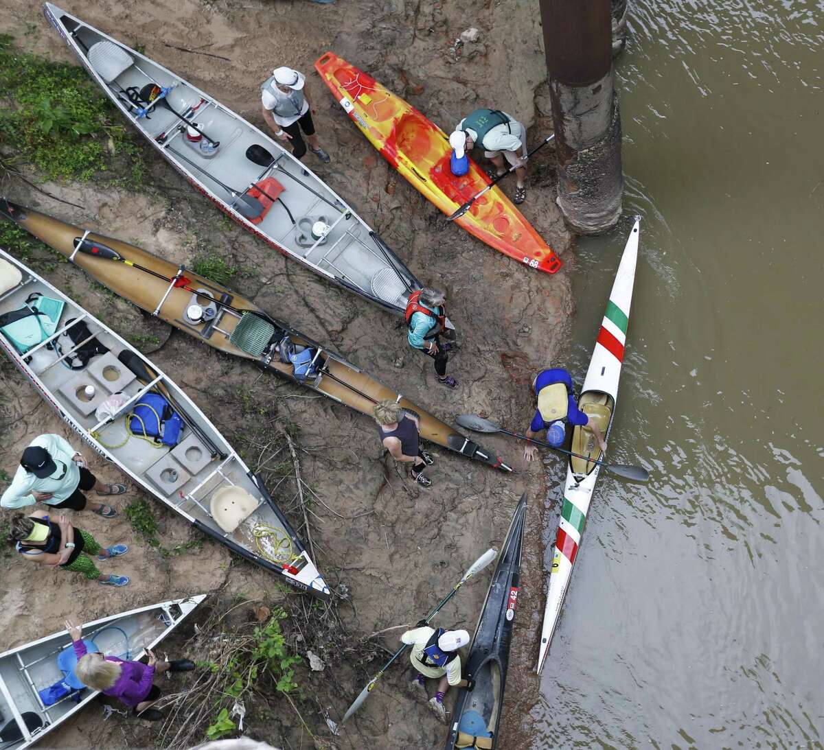 Hundreds travel down the bayou for 47th annual Buffalo Bayou Regatta