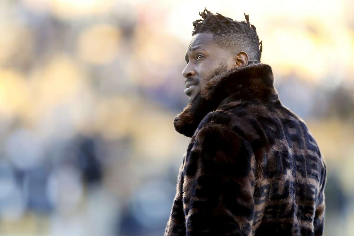 Pittsburgh Steelers wide receiver Antonio Brown stands on the sideline before an NFL football game against the Cincinnati Bengals, Sunday, Dec. 30, 2018, in Pittsburgh. (AP Photo/Don Wright)