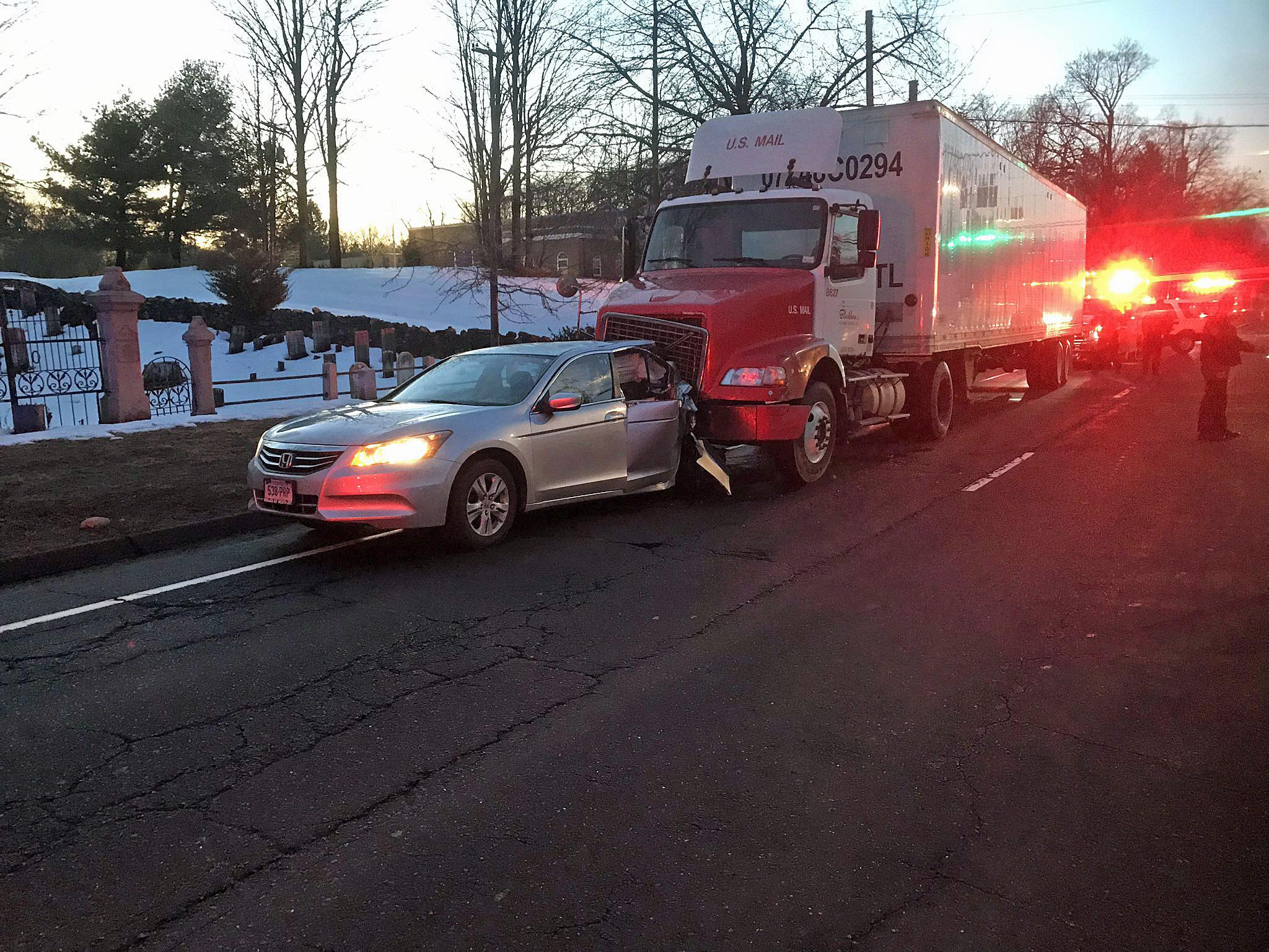 Accident closes lanes on Route 7 in Wilton