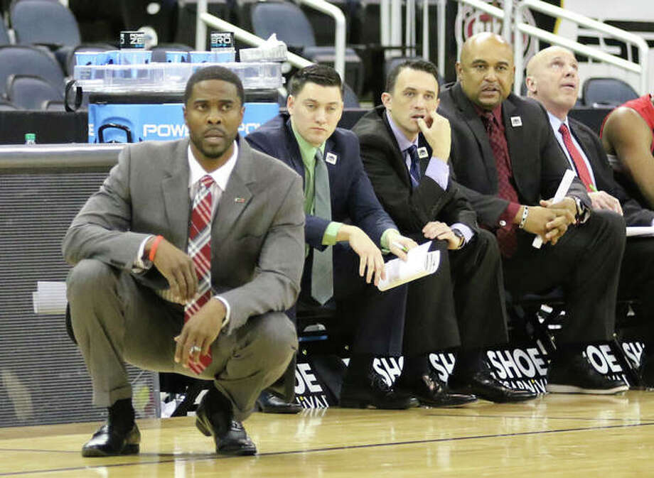 College Men S Basketball Harris Out As Siue Coach Simmons