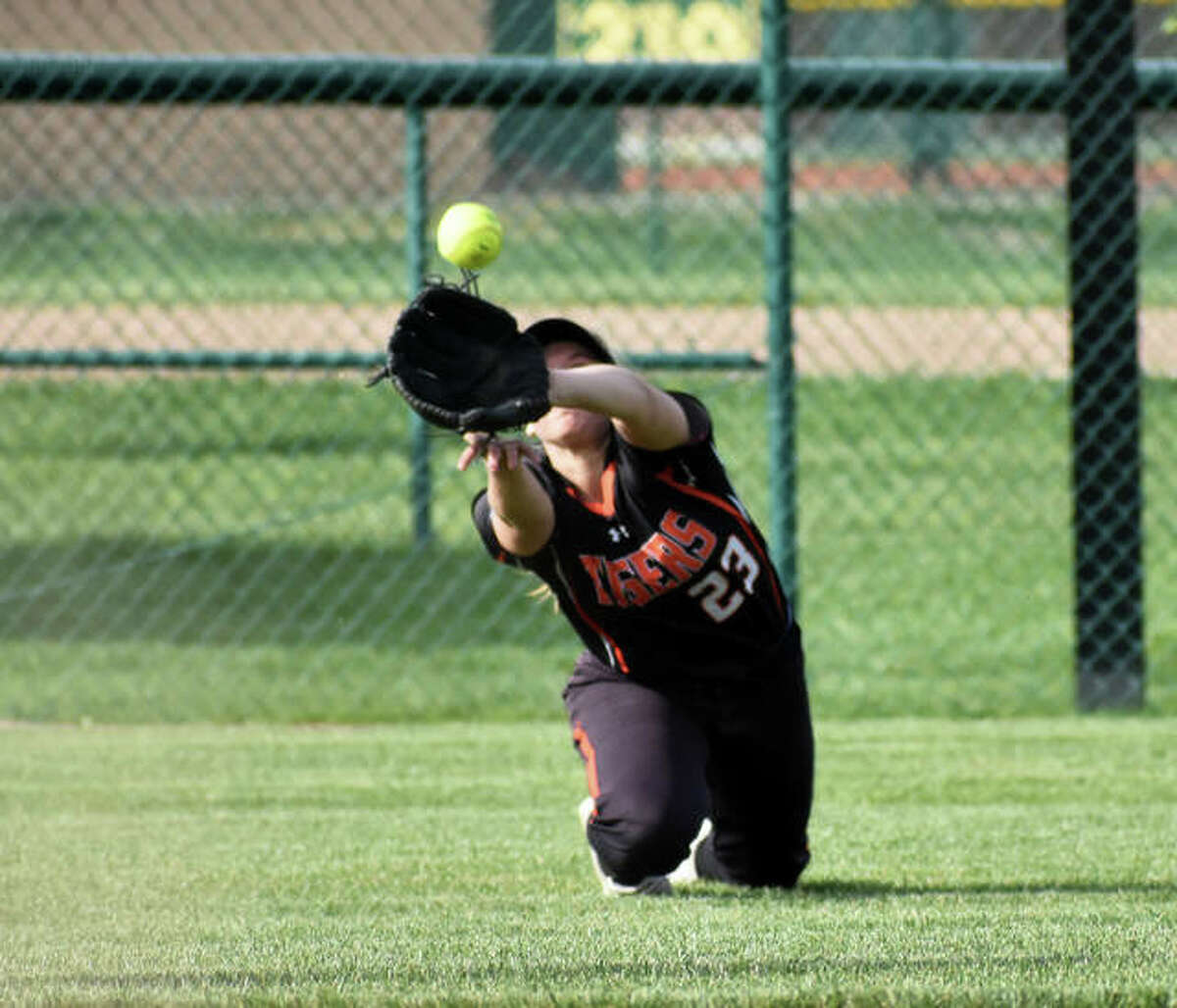 Edwardsville left fielder Lexi Gorniak makes a diving catch during a regular season game last year. Gorniak will move into the infield this season for the Tigers.