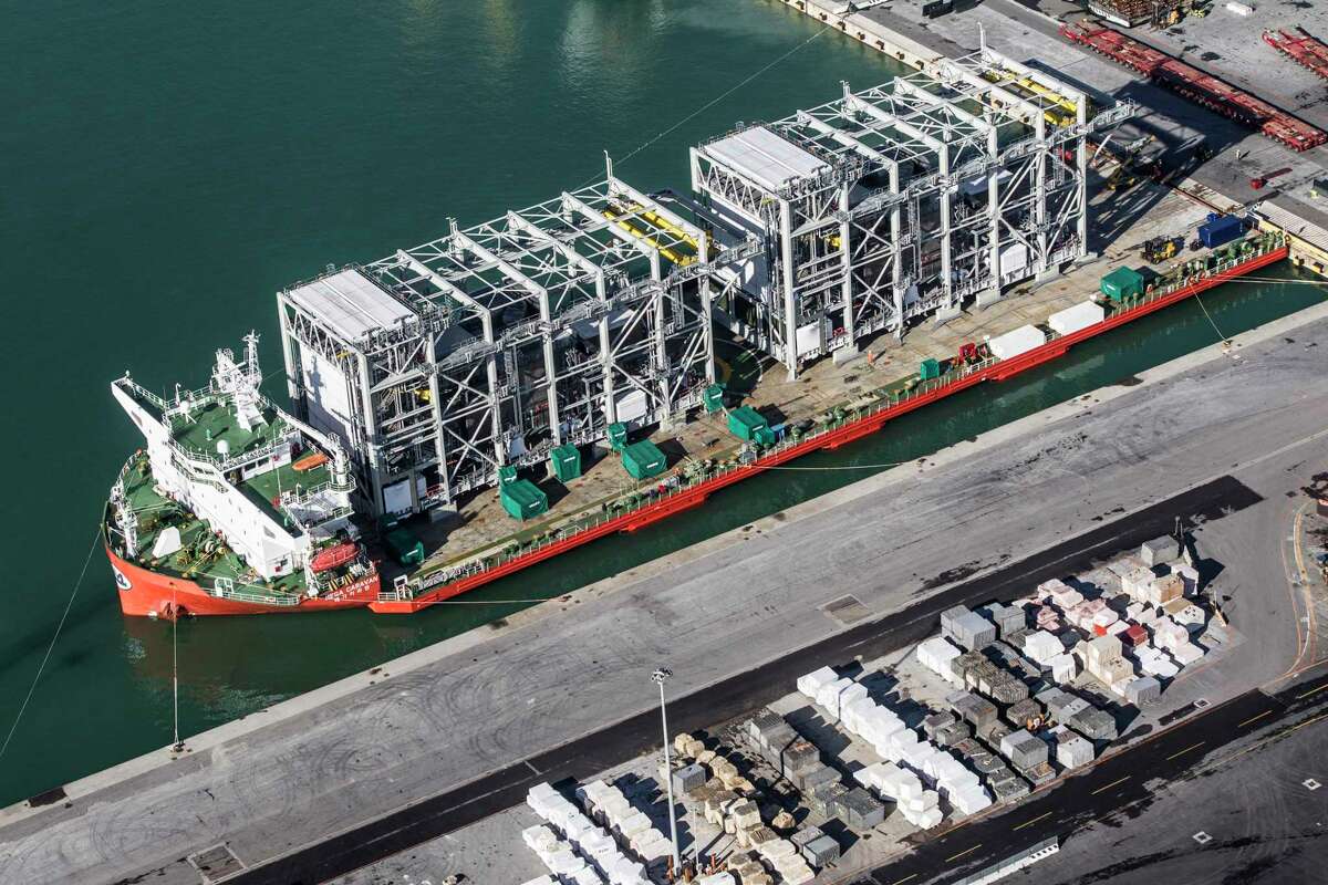 Baker Hughes takes a different path in struggling oilfield services sector