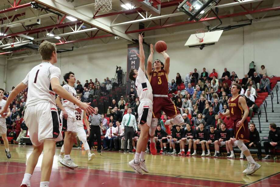 New Canaan Pulls Away From St Joseph To Reach Division Iv Title