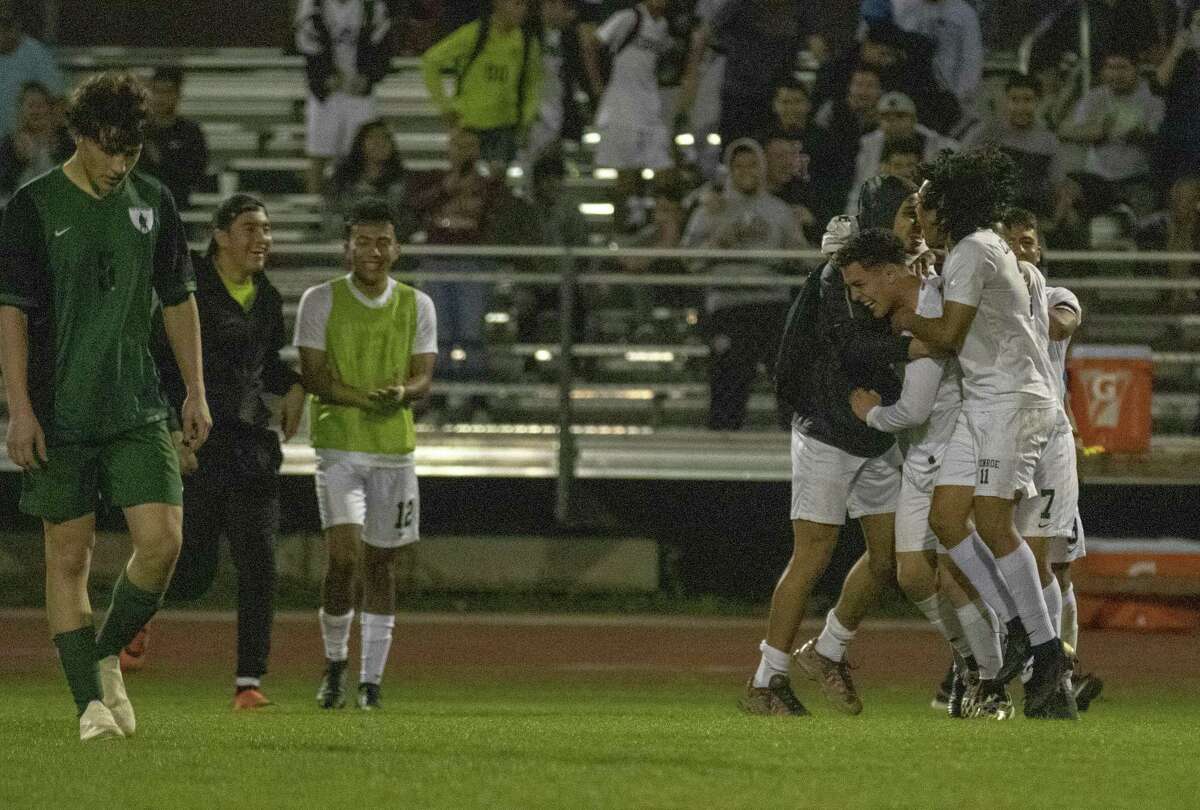 BOYS SOCCER Late goal lifts Conroe over The Woodlands