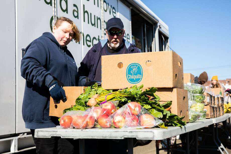 Volunteers for The Connecticut Food Bank unload produce in New Haven. Photo: Carl Jordan Castro / C-Hit.org / CARL JORDAN CASTRO PHOTO