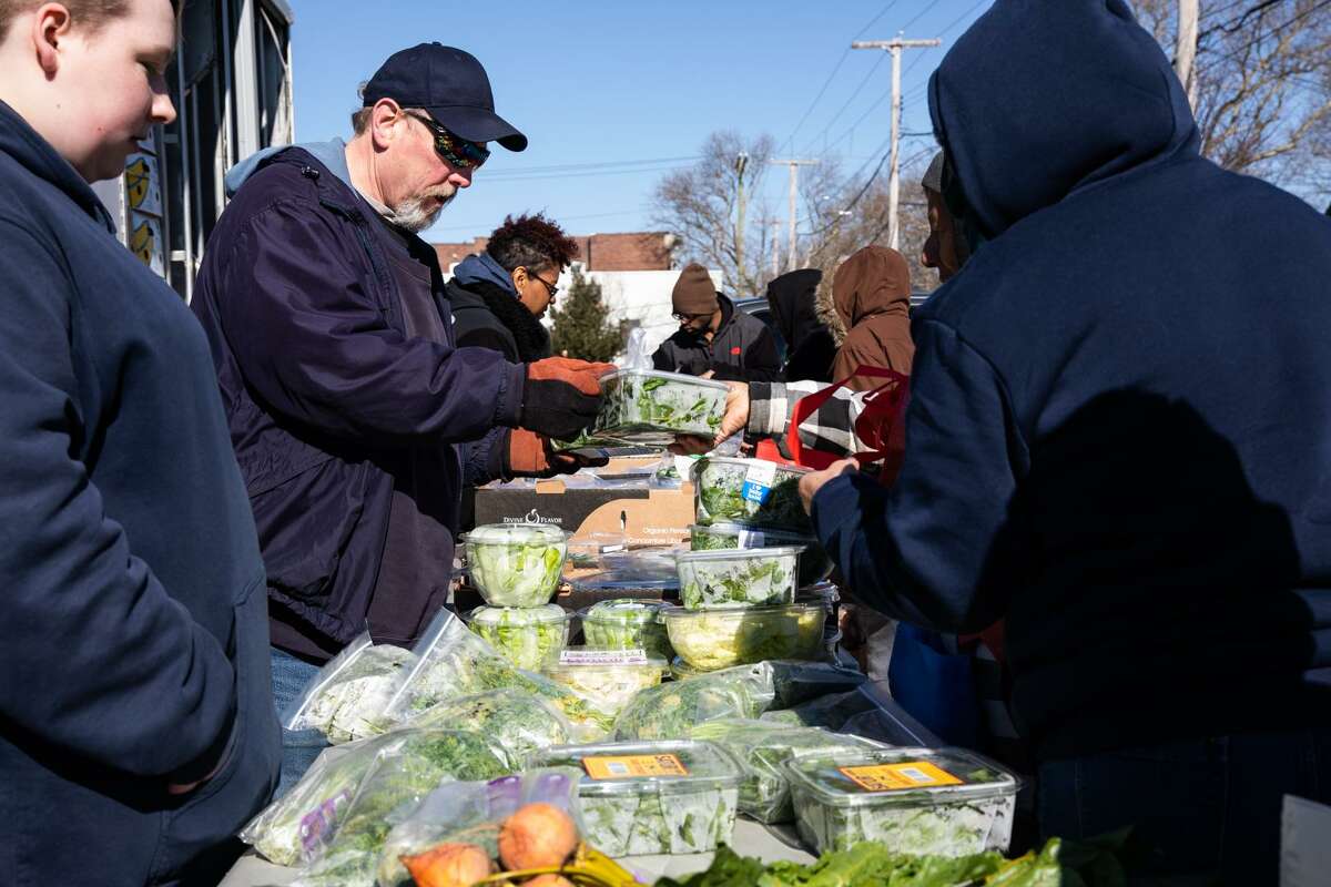 CT food pantries pushed to offer more nutritional items
