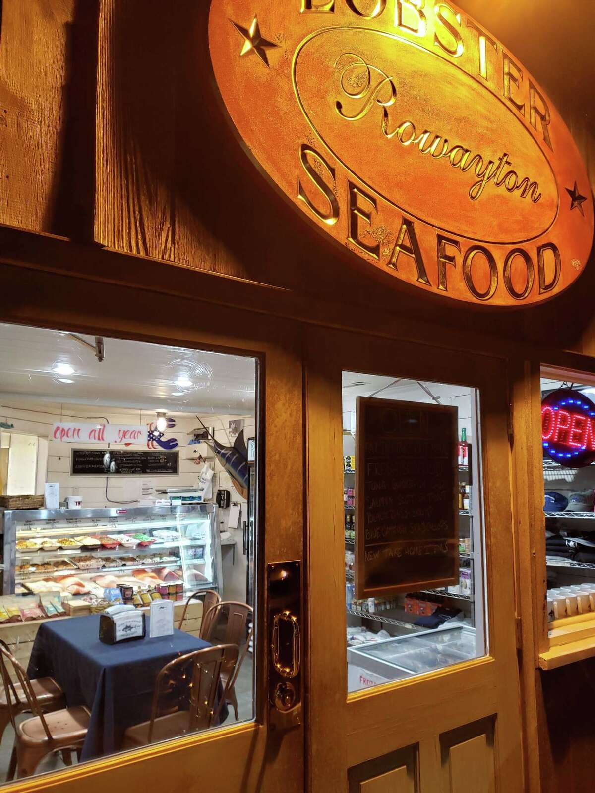 Fresh local seafood on the water in Rowayton