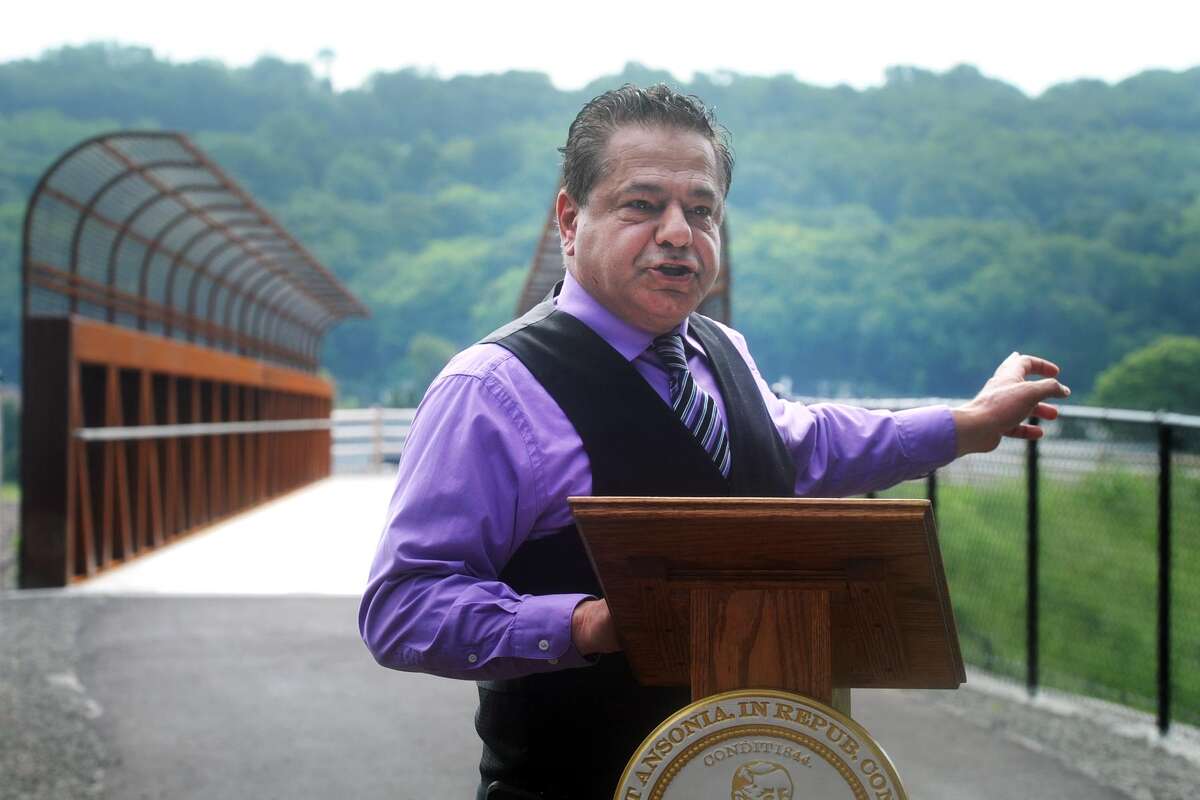 Sewer work progressing on Ansonia’s Pershing Drive