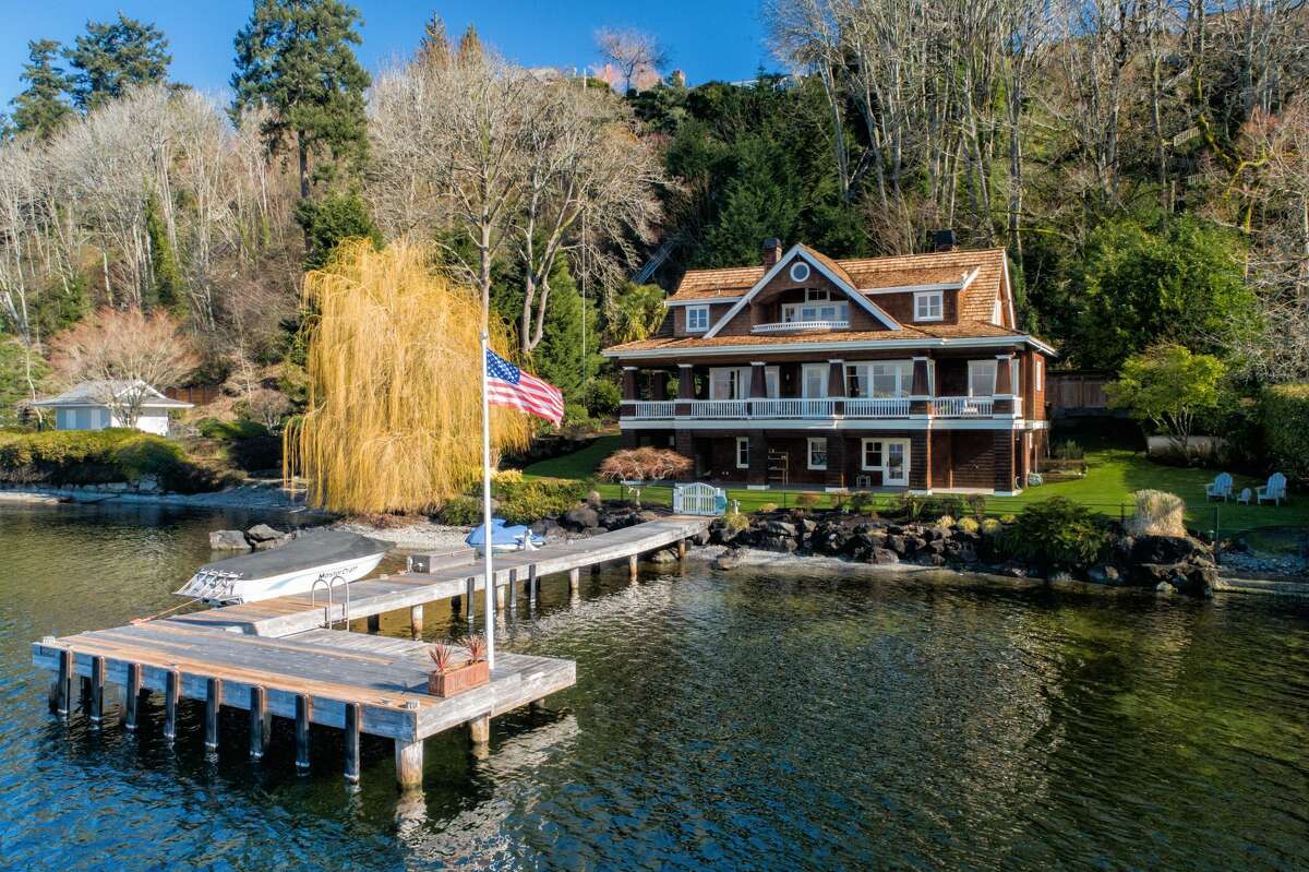 $9.25M home on Lake Washington is accessed by tram, includes private ...