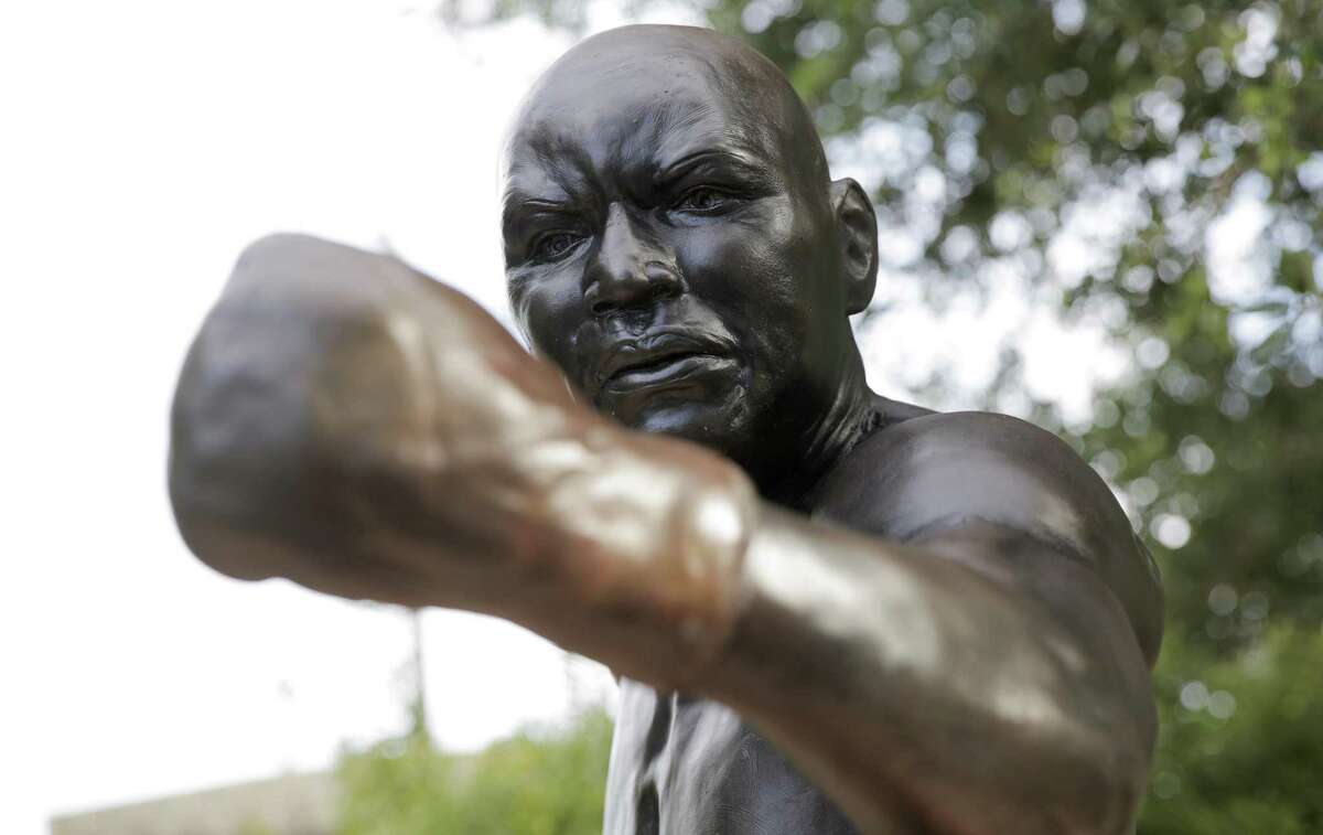 A reader points to the pardon of boxer Jack Johnson when President Donald Trump is accused of racism. This statue of Johnson is in his hometown of Galveson.