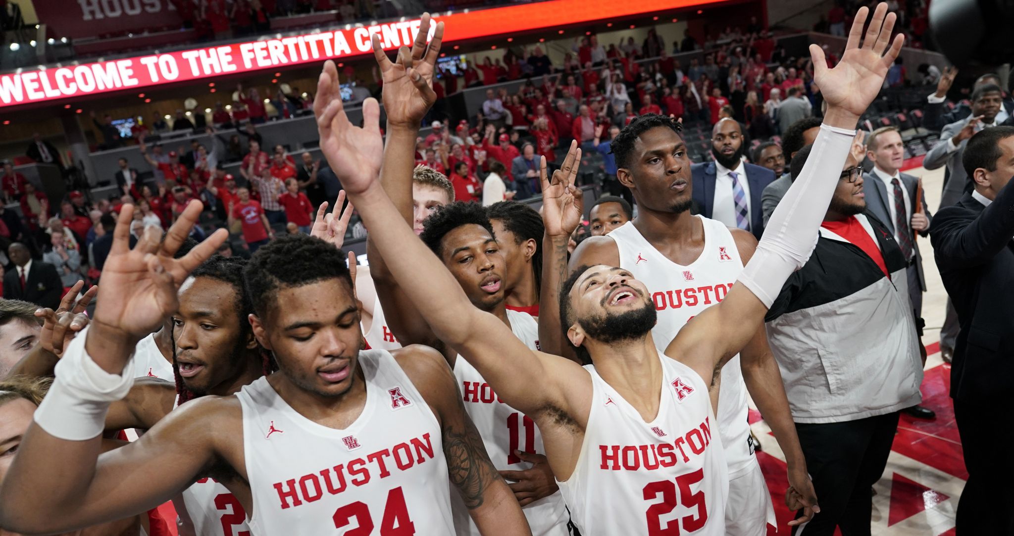 U Of H Basketball Game Live From Loyola Chicago To Oral Roberts A Day