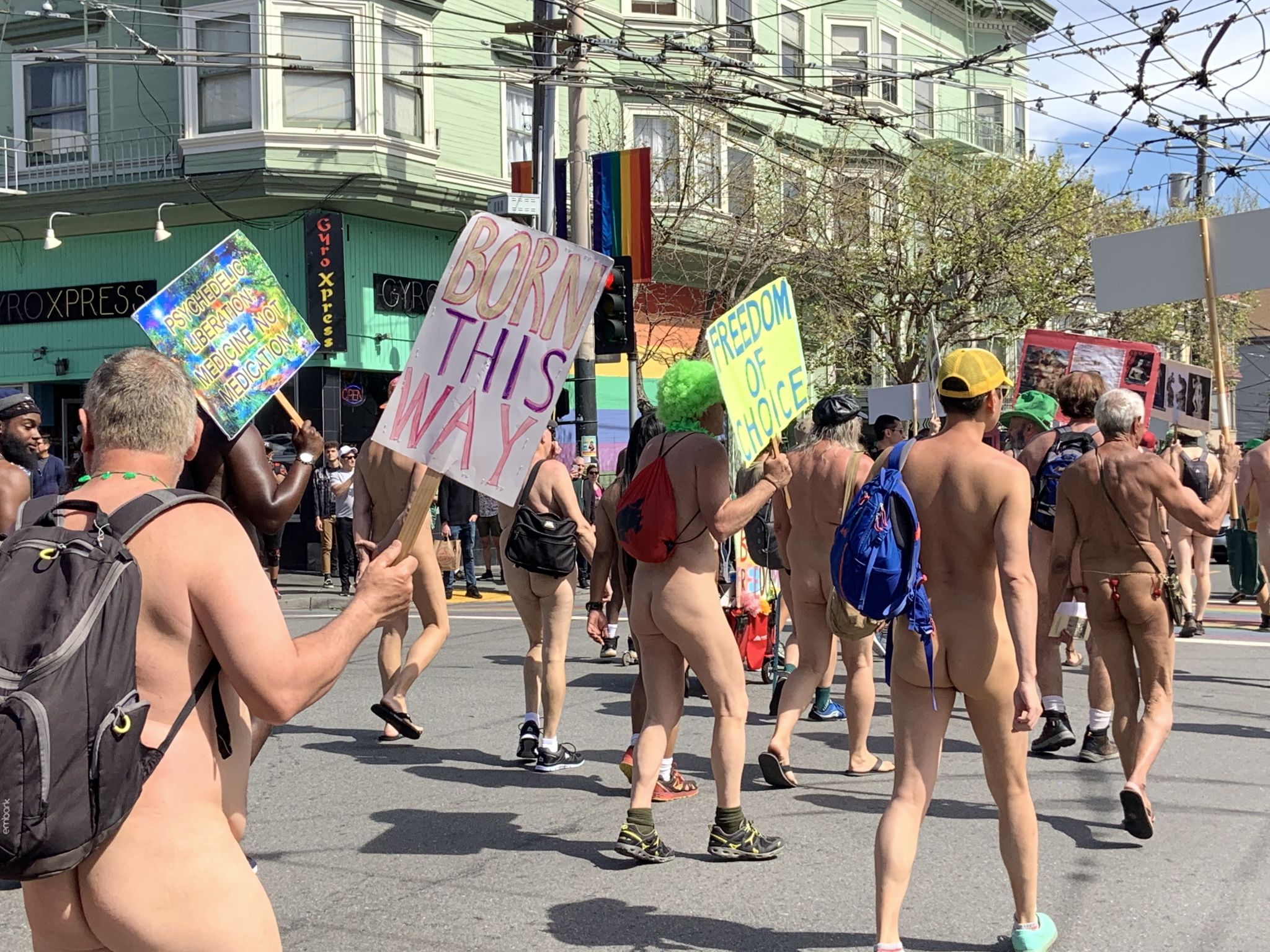 2015　nude insf public Dozens march in the buff through San Francisco advocating for public nudity
