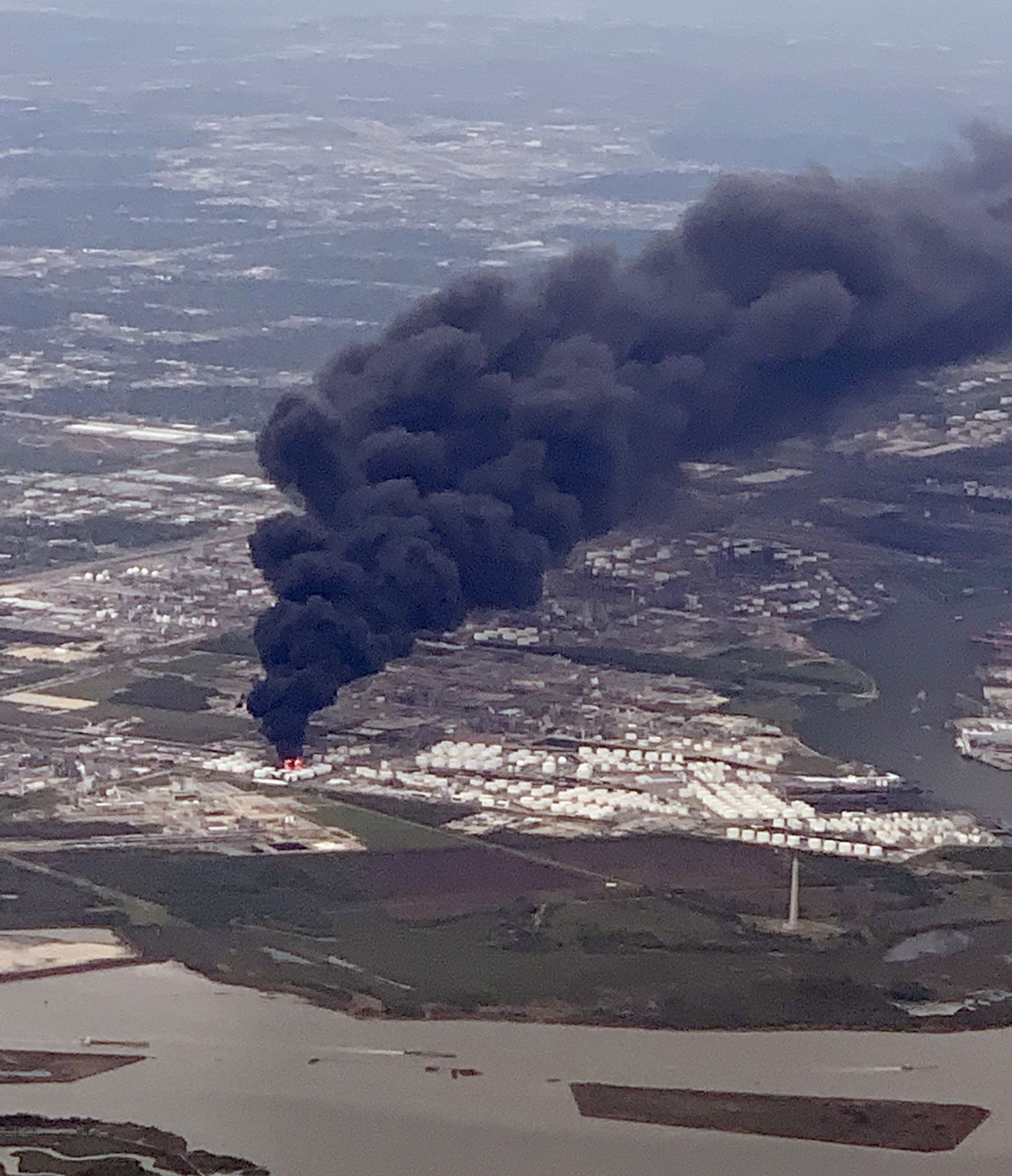 Deer Park plant fire could last two more days; shelterinplace lifted