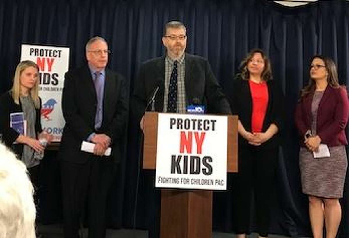 Activist Gary Greenberg and lawmakers are pushing a law that would mandate schools teach children the difference between "Good touch," and "Bad touch."