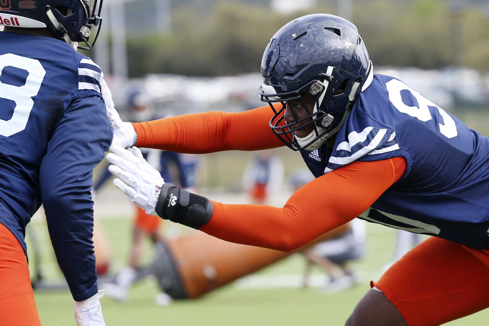 Former High School Quarterback Banks Becomes Defensive Line