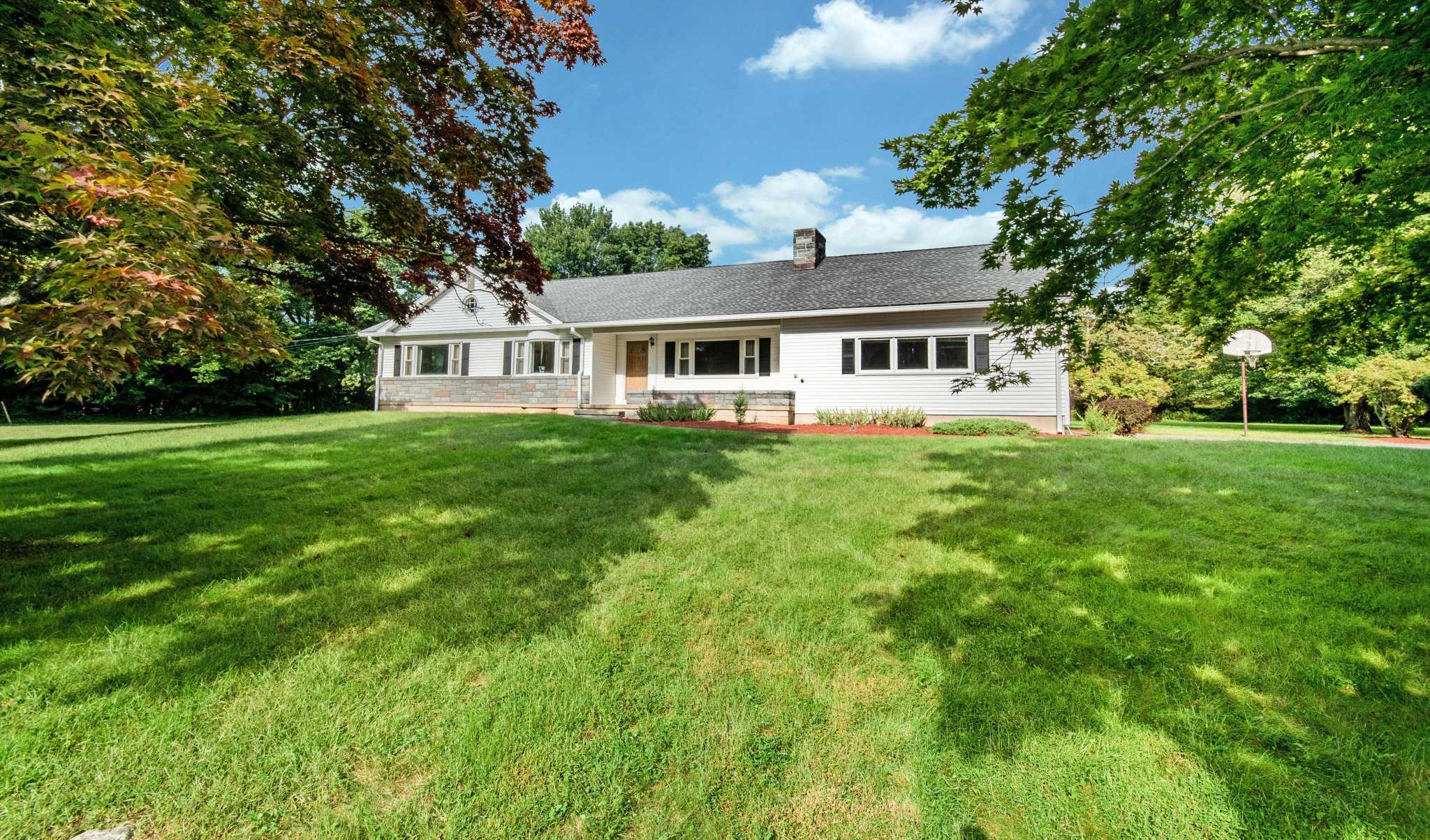 On the Market / Easton ranch-style house close to amenities
