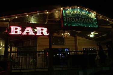 Pub Crawl Backyard On Broadway Can Handle A Crowd Expressnews Com
