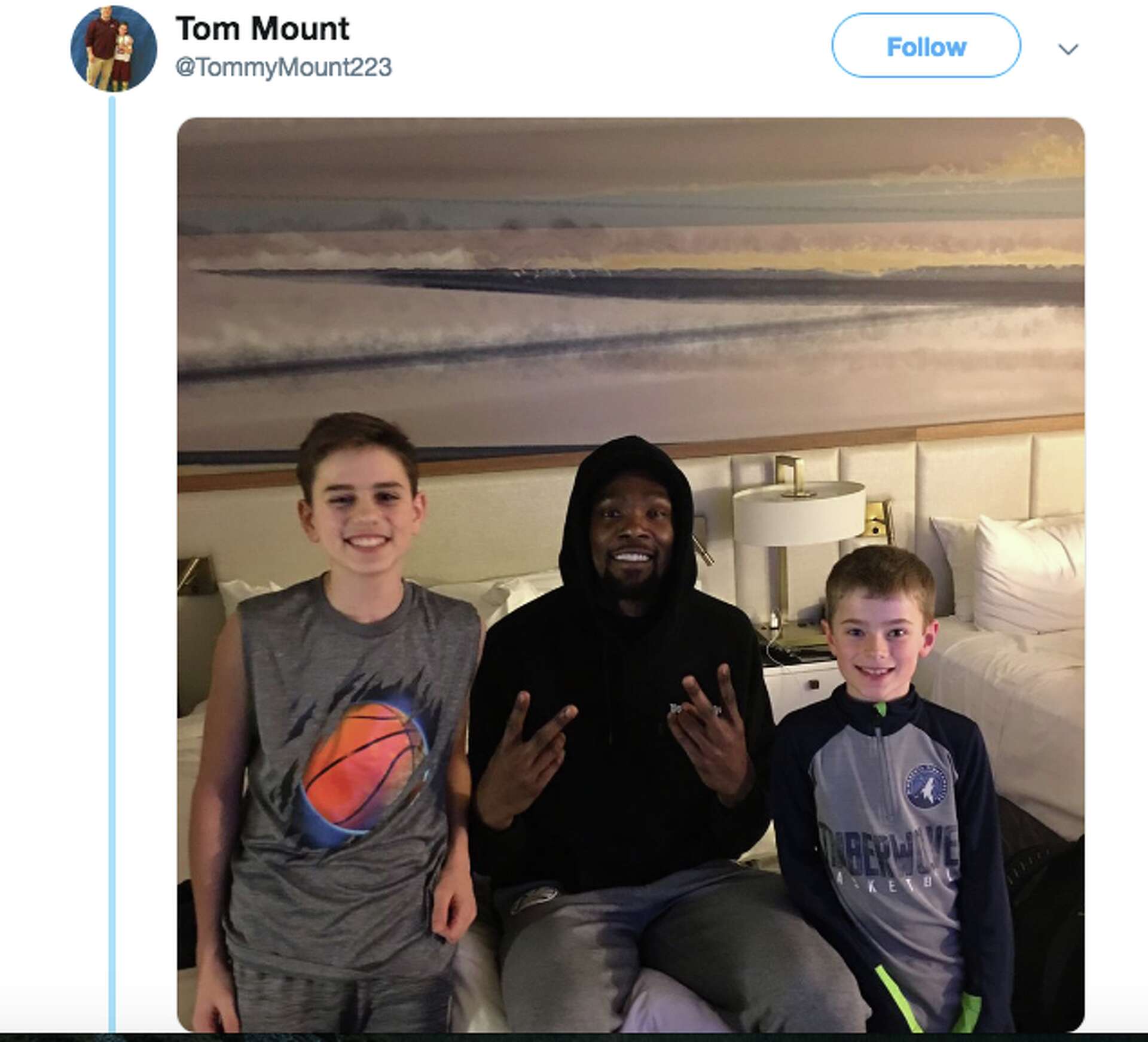 Kevin Durant surprises kids in their hotel room with pizza delivery