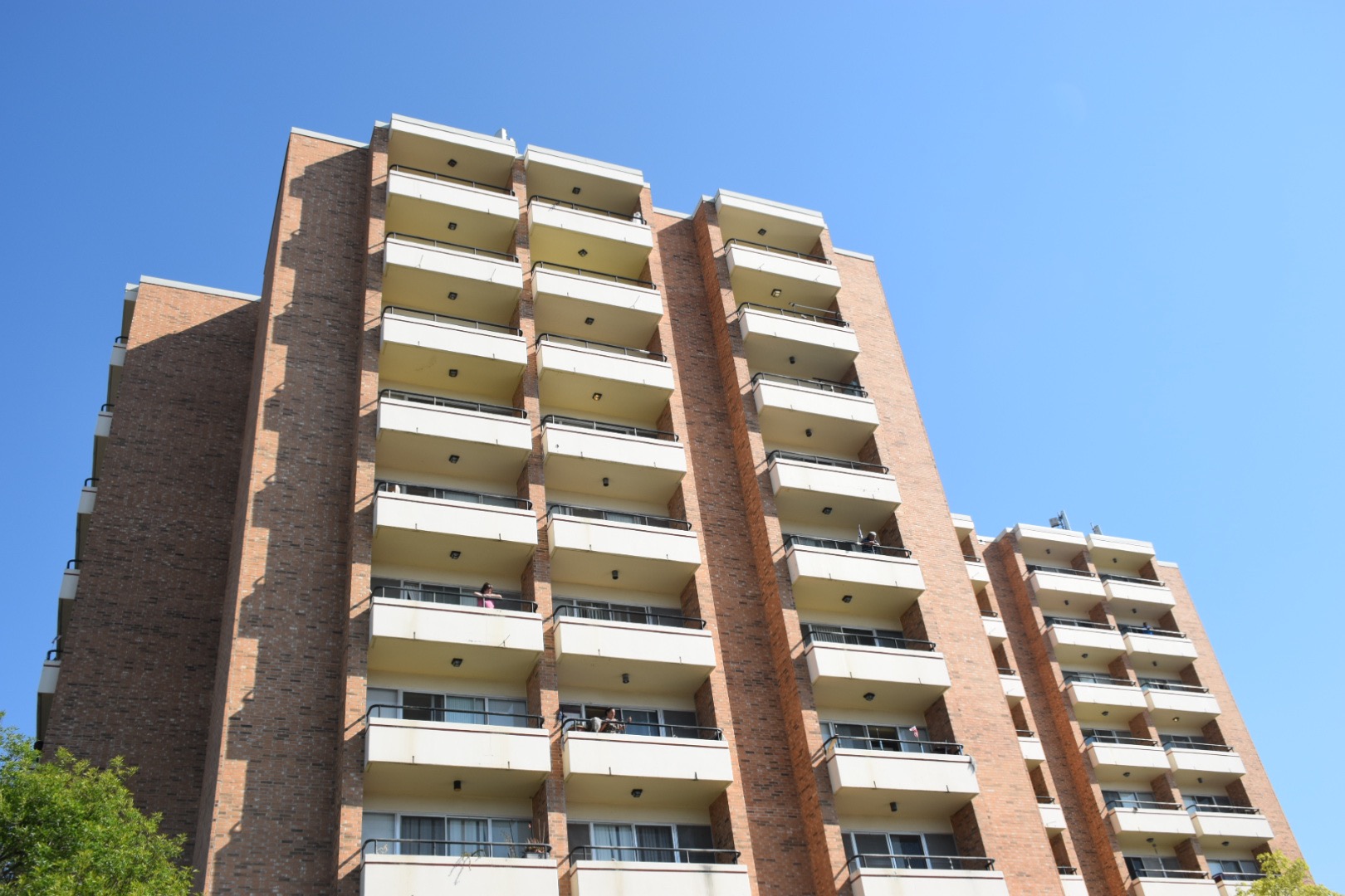 Man found dead in Southeast Side apartment had multiple gunshot wounds
