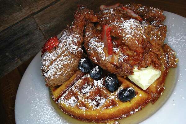 Review San Antonio S Eastside Kitchenette Finds Sweet Spot