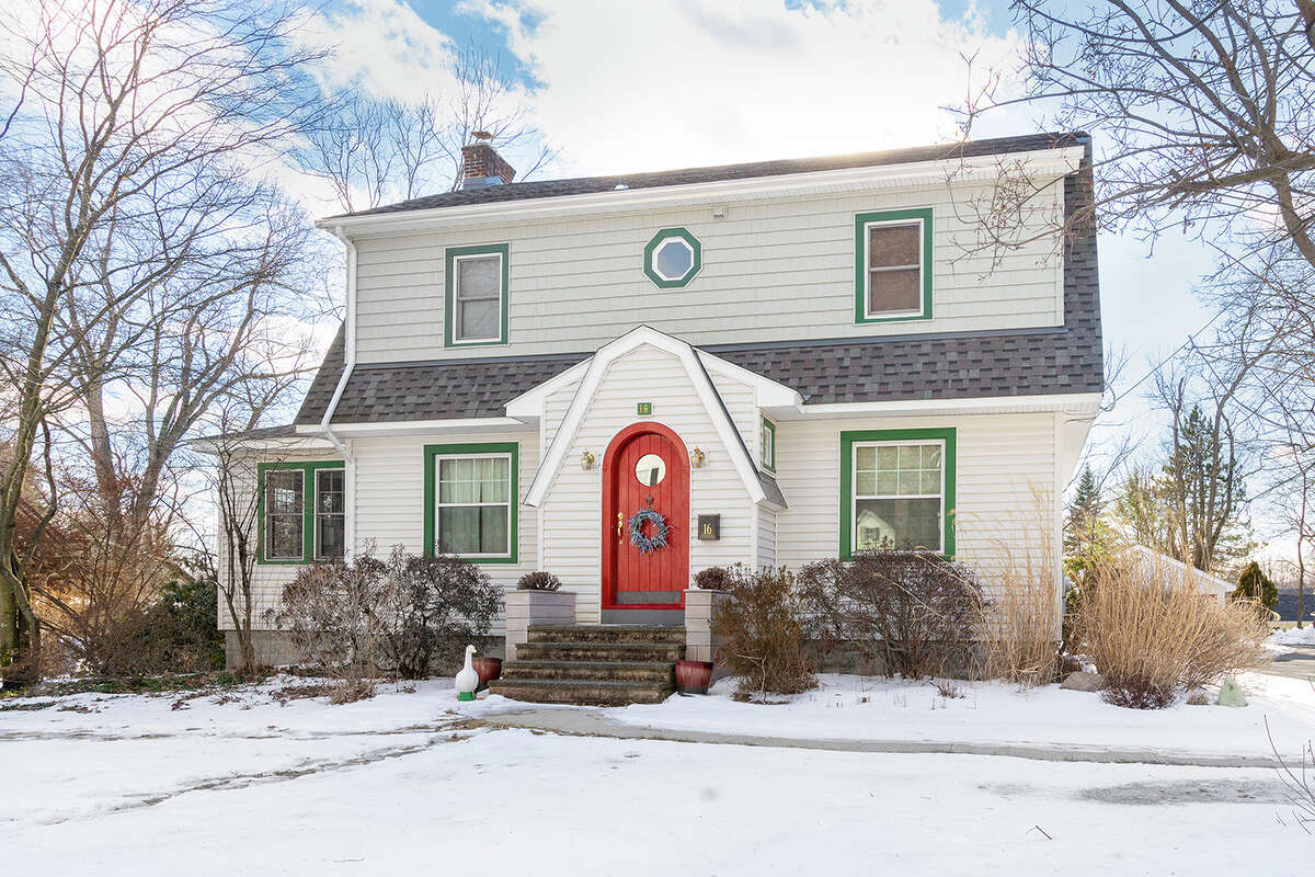 House of the Week: 16 Castleton Ave., East Greenbush | Realtor: Rebecca Cavalieri of Gabler Realty | Discuss: Talk about this house