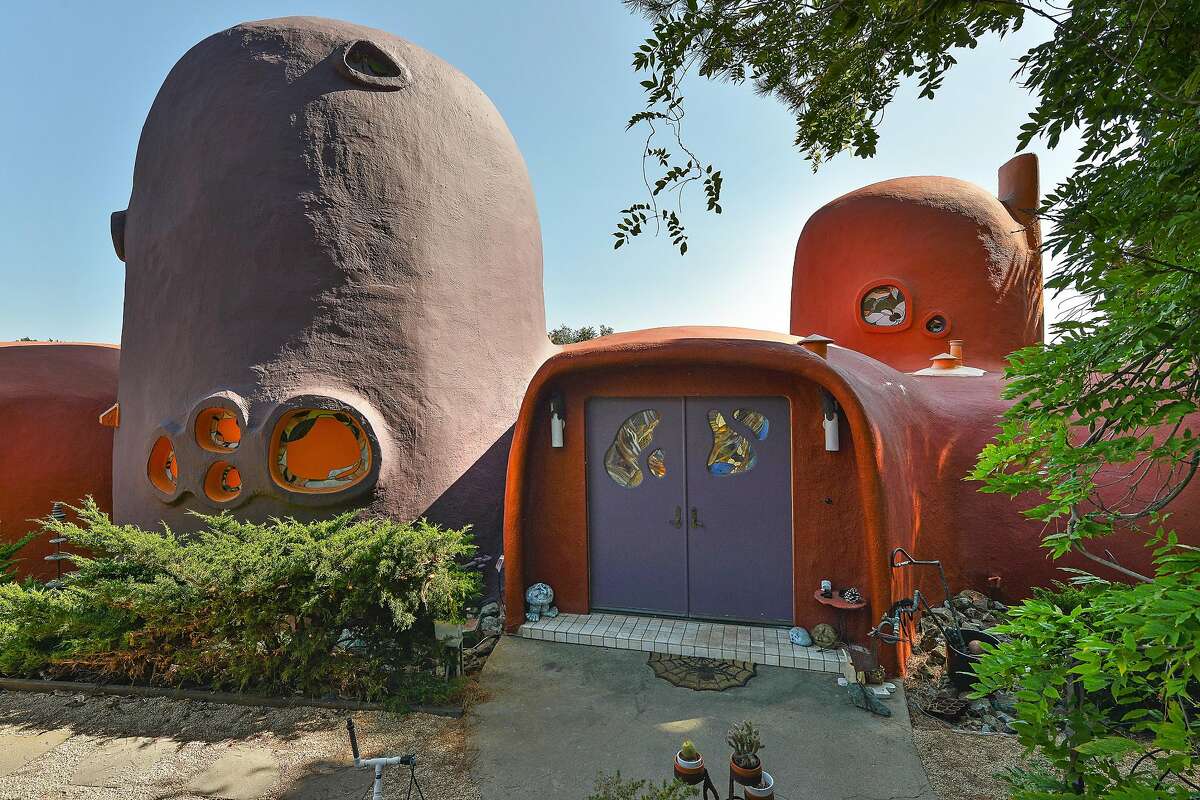 The Flintstone House received the orange and purple paint job in 2007.