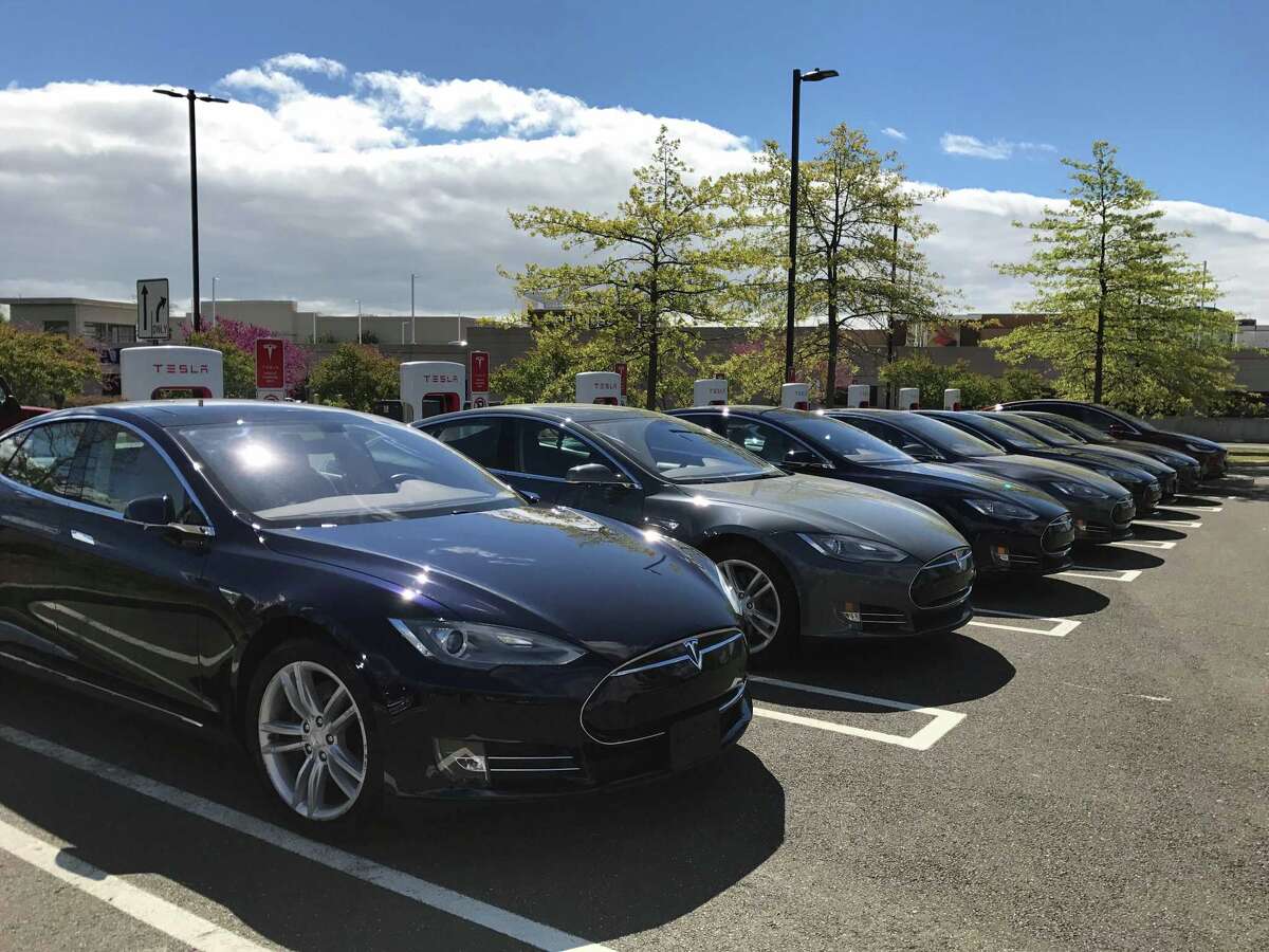 Tesla’s new sales strategy ends effort to change CT law