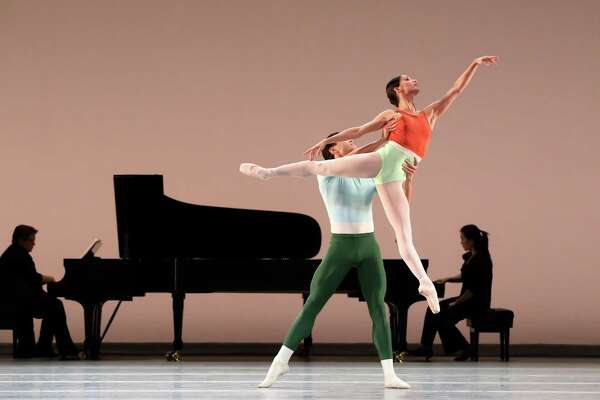 Houston Ballet S Premieres Shocks With Quiet Awe Houstonchronicle Com