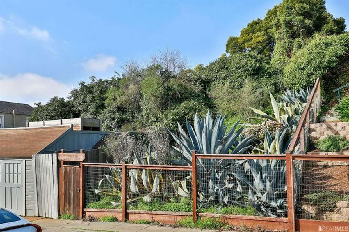 A vacant lot in San Francisco's Glen Park neighborhood is listed for $1.85 million. The site plan has been approved for a detached brand-new 4,000-square-foot home with four bedrooms and 5.5 bathrooms.