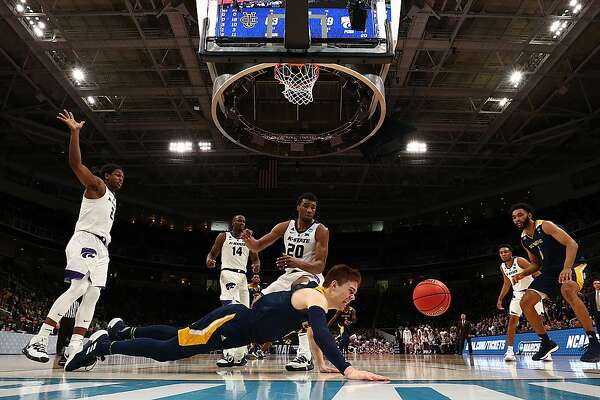 Ex Stanford Guard Robert Cartwright Enjoying His 1st Big Dance