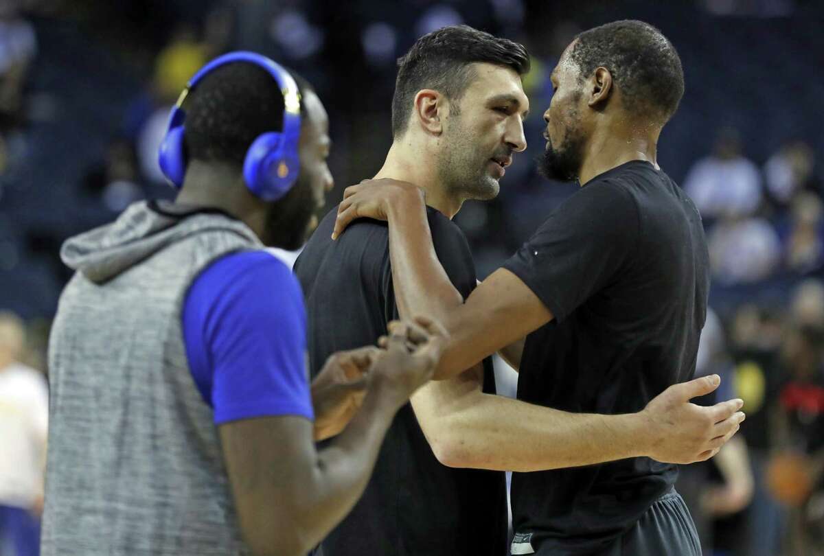 Stephen Curry leads Warriors to bounceback win over Pistons