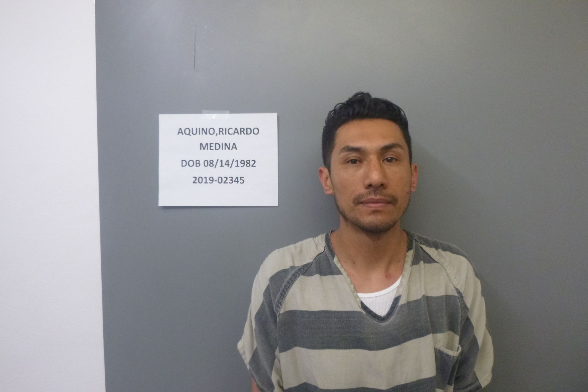 LPD: Man arrested after threatening woman with multiple knives
