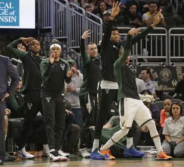 Bucks Embrace A Hot New Trend Bum Warmers Sfchronicle Com