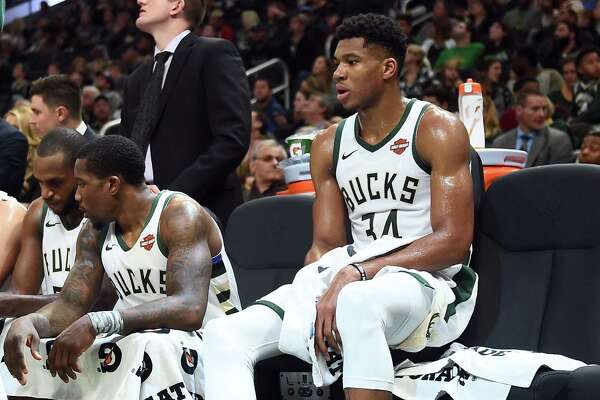 Bucks Embrace A Hot New Trend Bum Warmers Sfchronicle Com