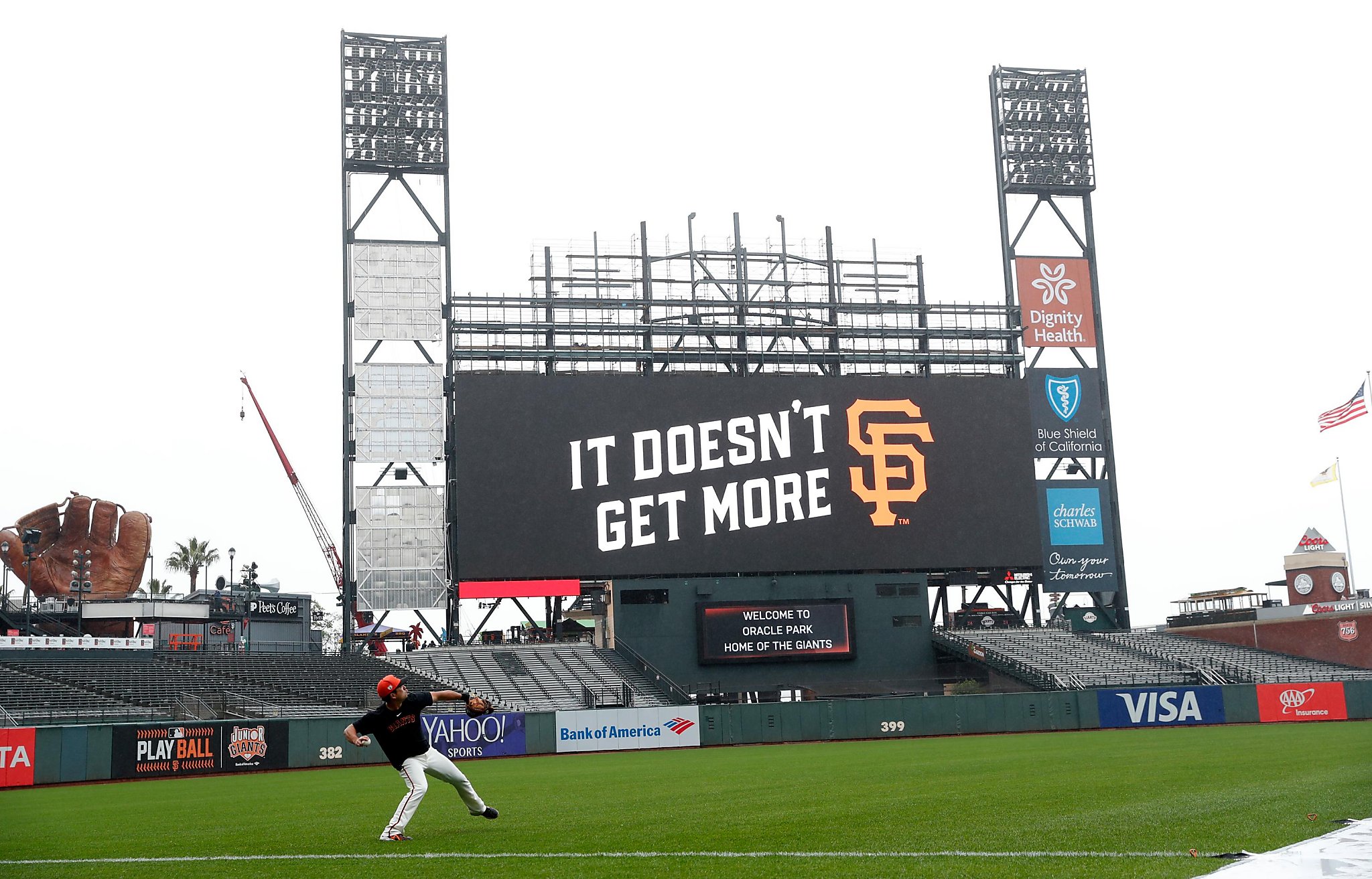 What’s going on with the Giants’ fancy new scoreboard? SFGate