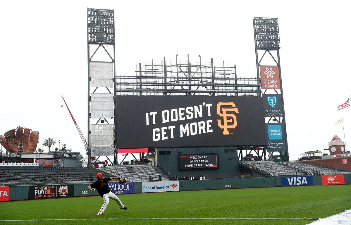 What’s going on with the Giants’ fancy new scoreboard?
