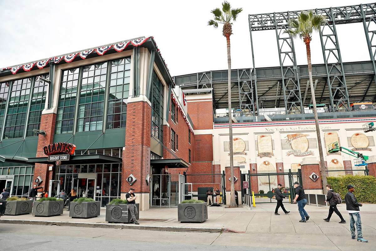 Buying, returning Giants gear to get easier after merchandising deal
