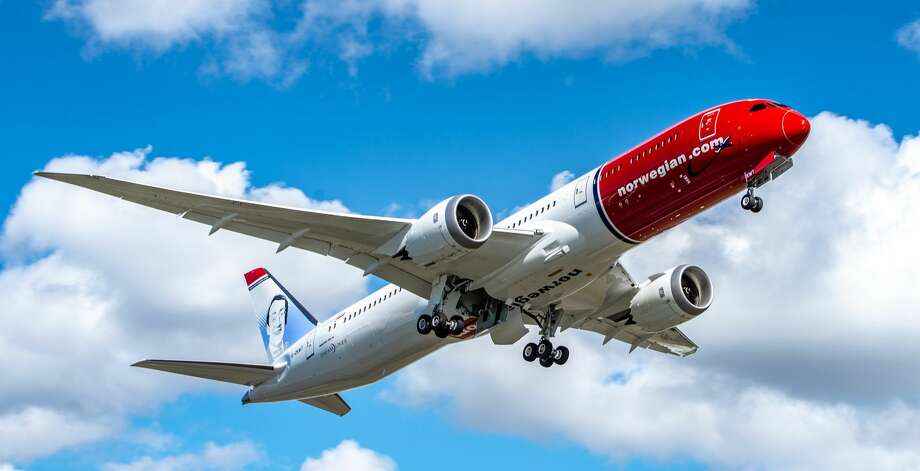 Review Norwegian Air Dreamliner Oakland To Rome Sfgate